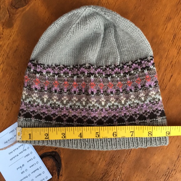 Hand Knit Nordic Hat/Toque - Picture 4 of 5